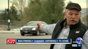 "Cars are jammed up," Greg Dare tells a Denver7 reporter as cars drive by unimpeded. Image: Denver7