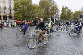 On Sunday, streets all over Paris belonged to people biking, walking, and riding transit. Photo: City of Paris