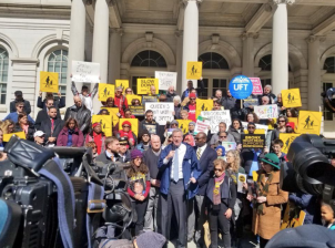 Amy Cohen, holding a photo of her son Sammy Cohen Eckstein, stands next to New York City Mayor Bill de Blasio at a Families for Safe Streets rally. Photo:  Families for Safe Streets