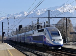 A French bullet train stopped in the Savoie region in the Alps on March 2. Photo: Floflo via Wikimedia Commons