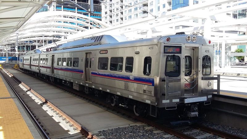 Photo RTD A-Line commuter rail train