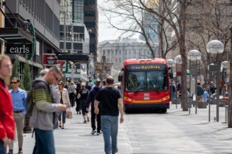 Photo People walking and RTD Fre MallRide on 16th Street