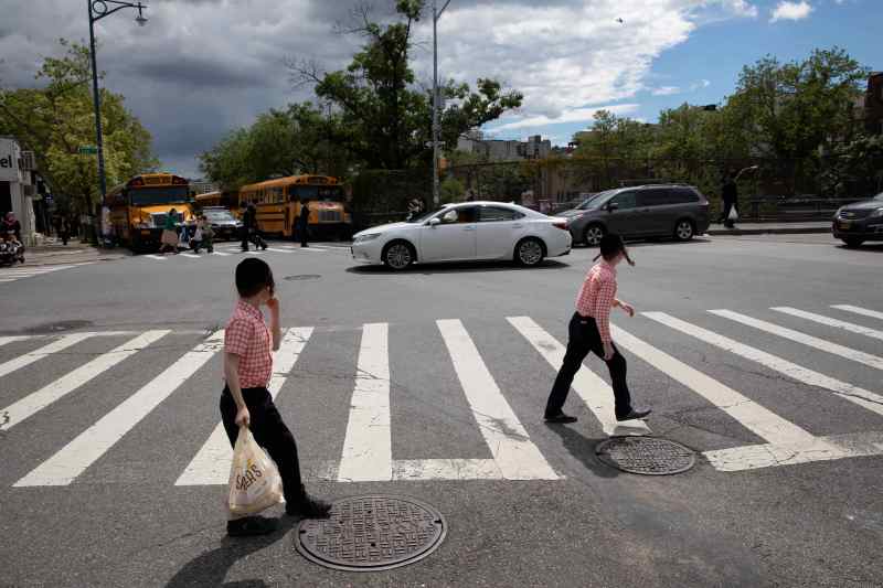 Children cross Williamsburg Street at Lee Avenue on June 21, 2019.
