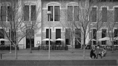 A couple drinks beverages in the plaza in front of Denver Union Station. Photo: Andy Bosselman