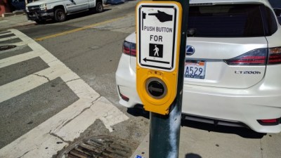 Photo beg button at intersection
