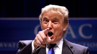 Photo Donald Trump pointing while talking