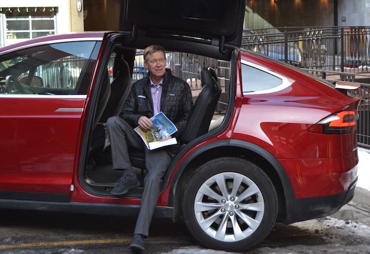 Hickenlooper Insiste que Ampliar la Carretera I-70 Es Bueno para la Salud y Calidad de Aire en Denver