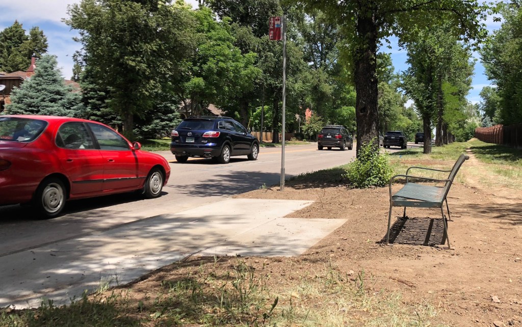 #StreetFail: City or Wealthy Homeowners Should Upgrade the University Blvd Dirtwalk
