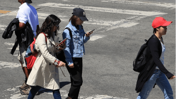 STUDY: Many Transportation Pros Wrongly Think ‘Distracted Walking’ Kills